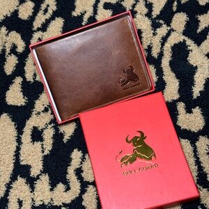 Men's Leather Bi-Fold Wallet - Brown